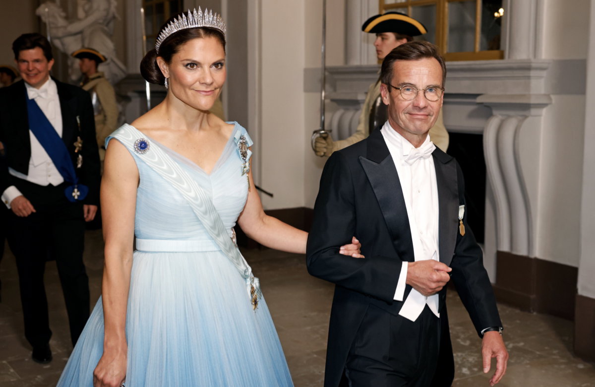 Victoria von Schweden und Schwedens Premierminister Ulf Kristersson auf dem festlichen Bankett zu Ehren König Carl Gustafs.