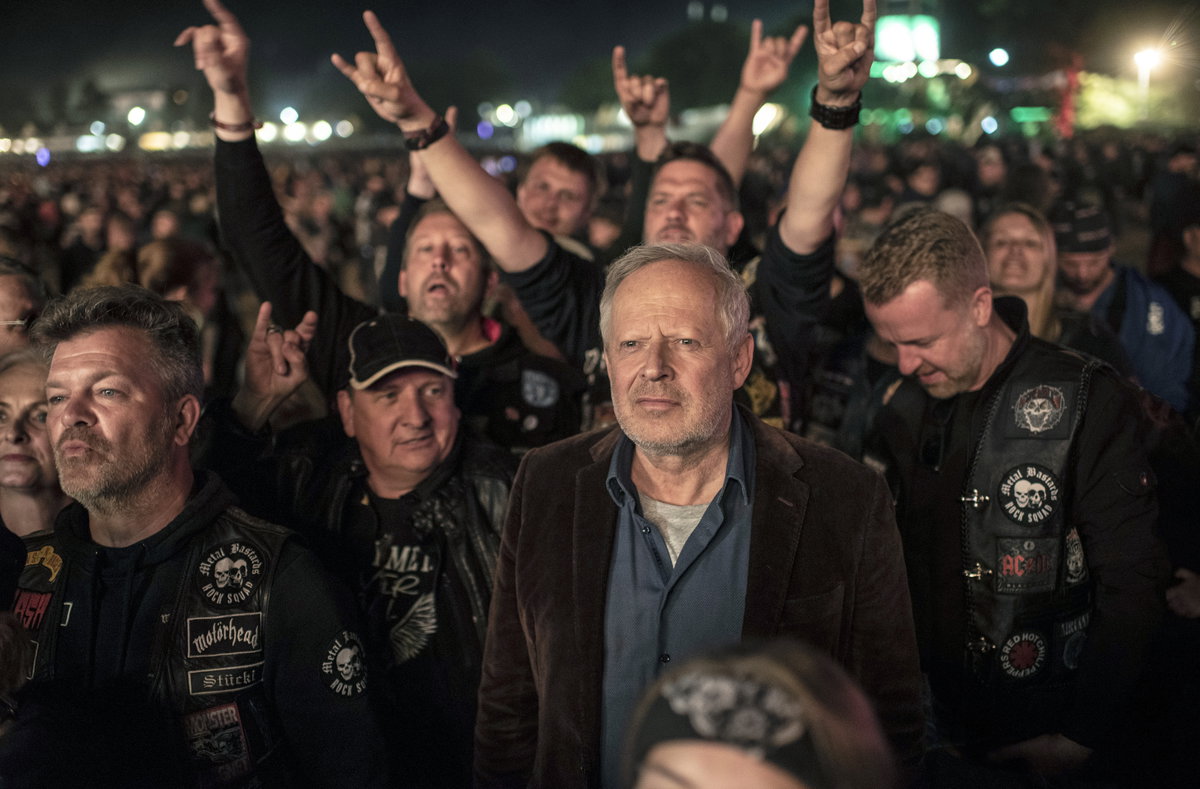 "Tatort: Borowski und das unschuldige Kind von Wacken": Klaus Borowski (Axel Milberg) auf dem Festivalgelände.