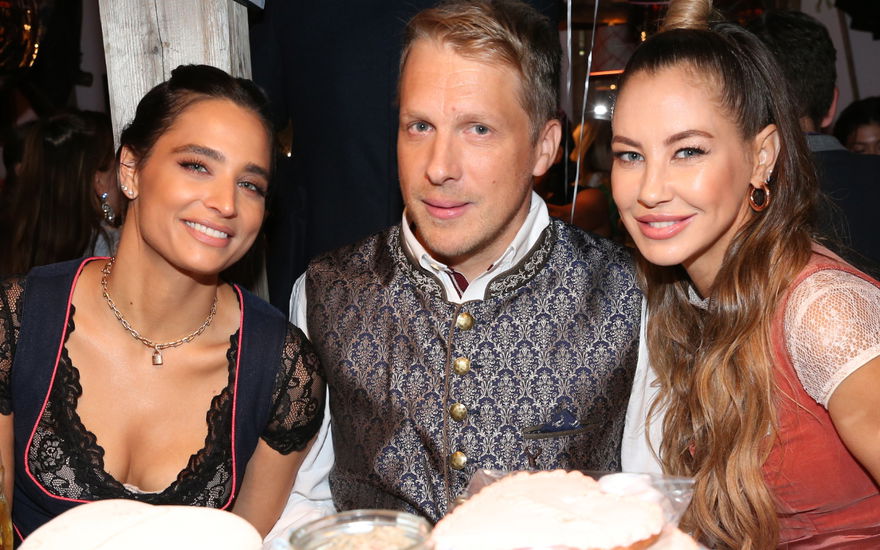 Amira Pocher, Oliver Pocher und Alessandra Meyer-Wölden auf dem Oktoberfest