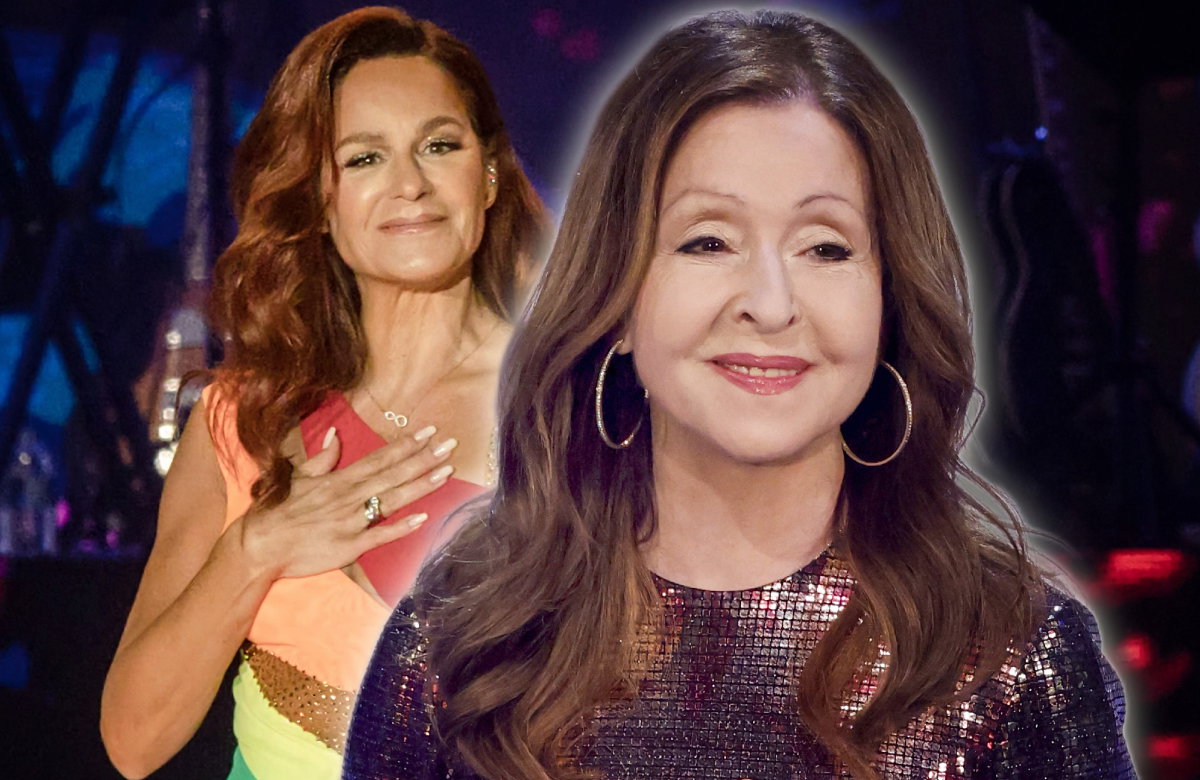 Andrea Berg legt lächelnd die Hand aufs Herz, Vicky Leandros lächelt