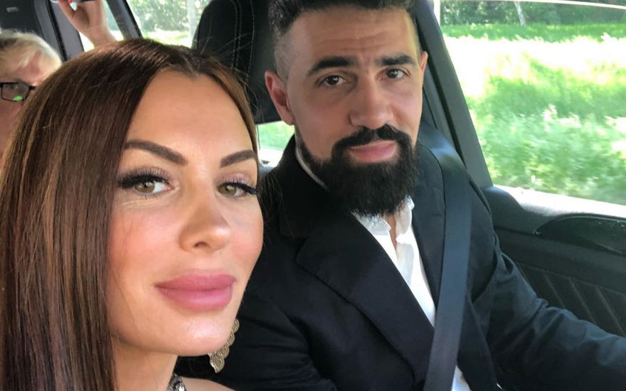 Anna-Maria Ferchichi und Bushido machen ein Selfie im Auto