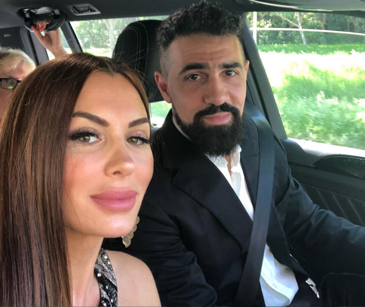 Anna-Maria Ferchichi und Bushido machen ein Selfie im Auto