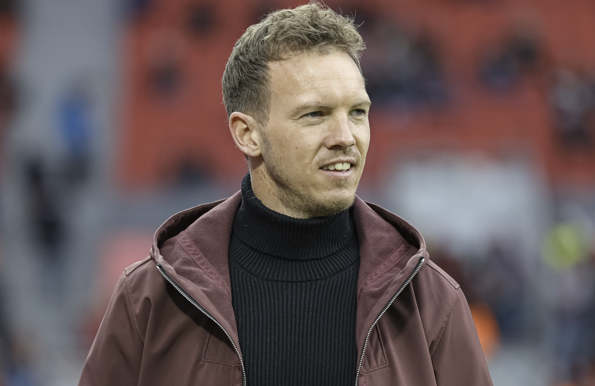 Fußball-Bundestrainer Julian Nagelsmann in bordauxroter Jacke