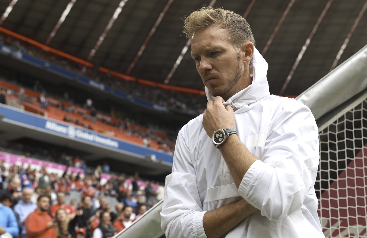 Fußball-Bundestrainer Julian Nagelsmann in weißer Jacke