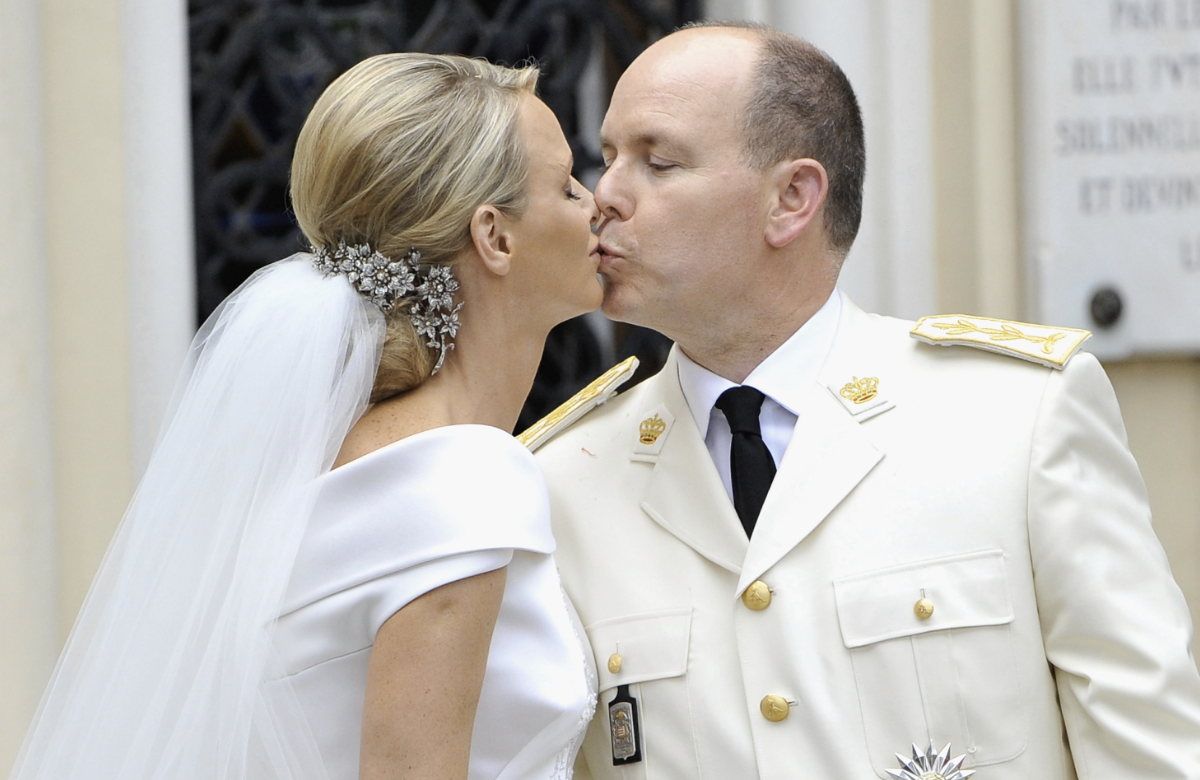 Fürstin Charlène von Monaco früher und heute: Hochzeit mit Albert 2011 - Hochzeitskuss