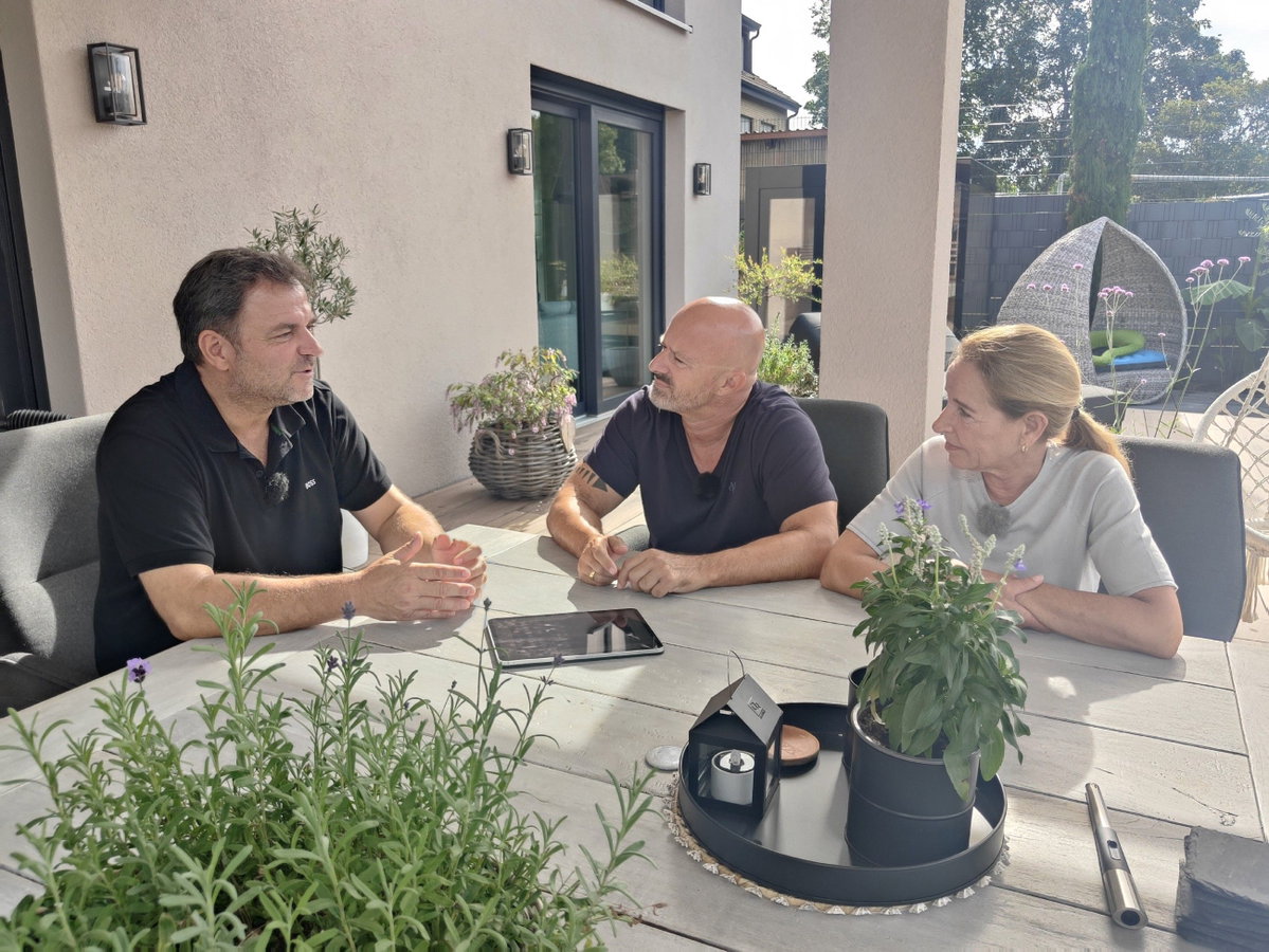 "Der Hundeprofi: Rütters Team": Detlef Steves, Nicole, Hundetrainer Martin Rütter, Bulldogge Kai-Uwe (v.l.)