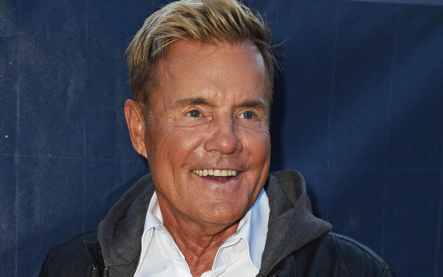 Dieter Bohlen lächelt zur Seite