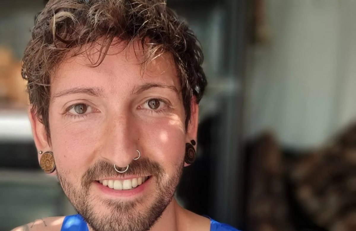 Fabian Kahl lacht bei Selfie