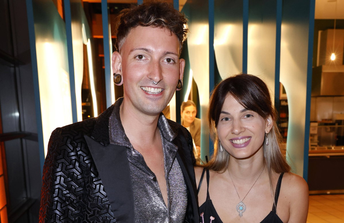 Fabian Kahl und Yvonne lachen