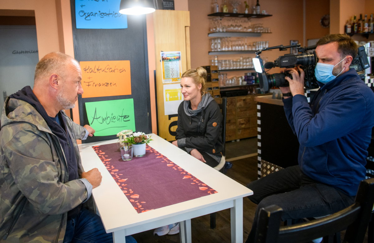 Frank Rosin bei den Dreharbeiten zur kabel-Eins-Show "Rosins Restaurant"