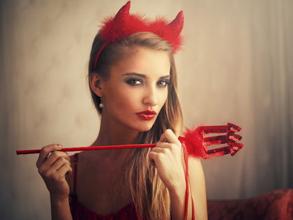 Teufel schminken: Gruselige Ideen für den Halloween-look