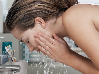 Hautpflege: Dieser 5-Euro-Cleanser minimiert große Poren in 2 Wochen