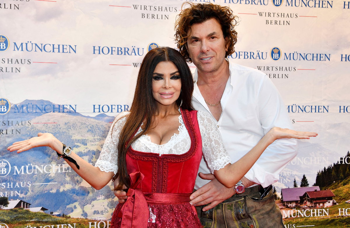 Kader Loth im Dirndl mit Ismet Atli 2023