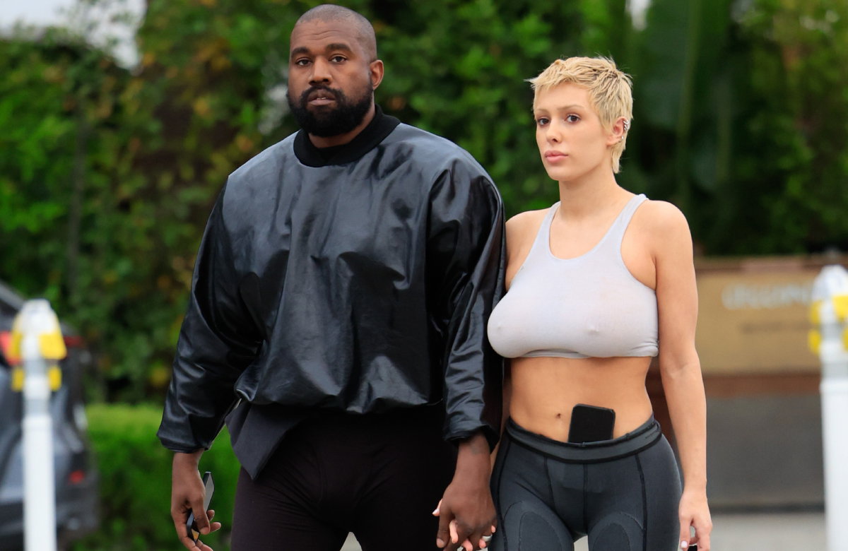 Kanye West und Bianca Censori halten Händchen