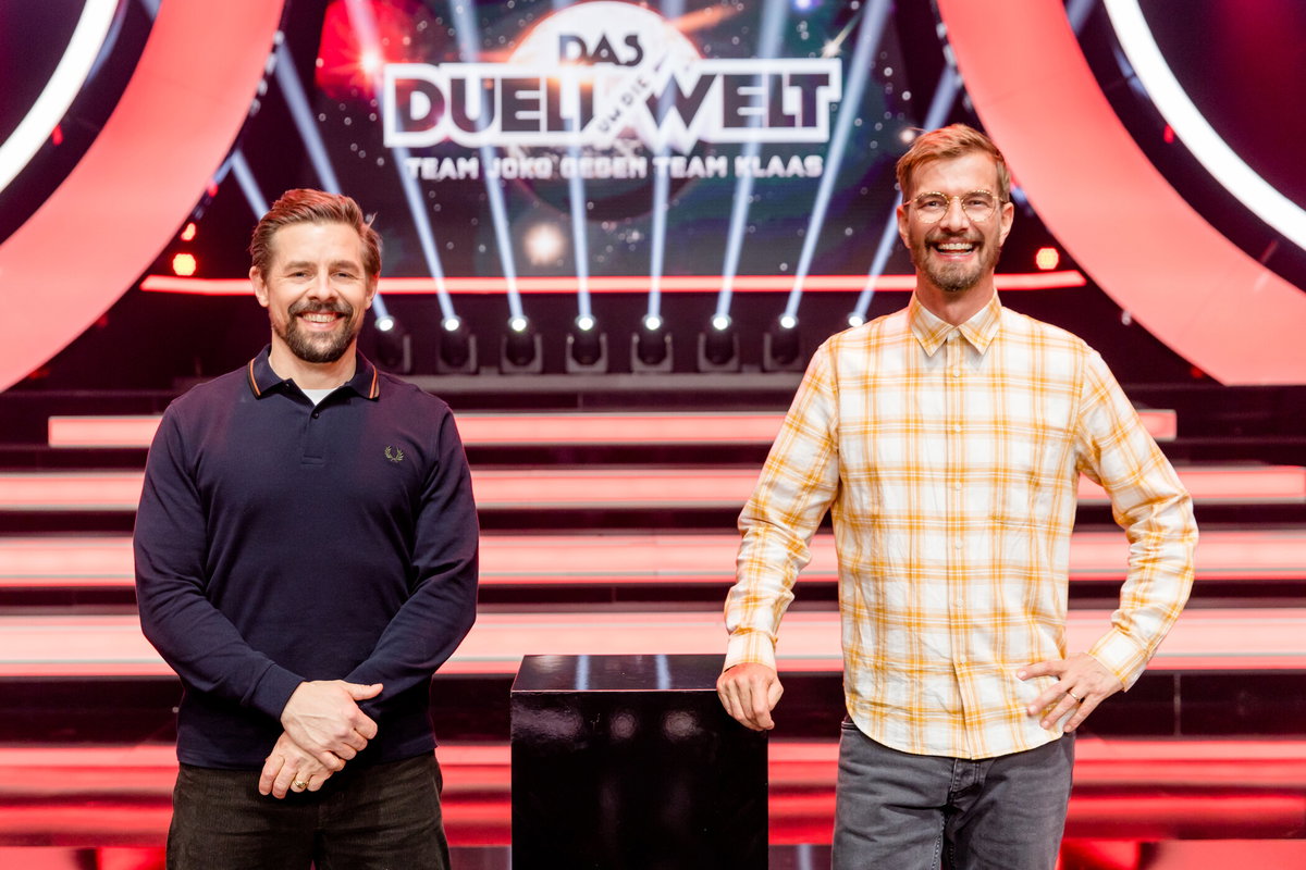 Klaas Heufer-Umlauf und Joko Winterscheidt vor Duell um die Welt Logo