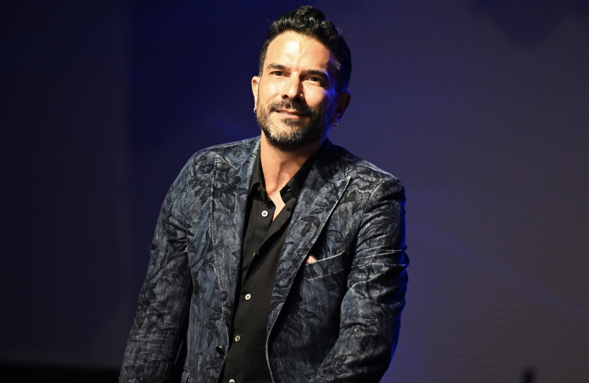 Marc Terenzi schaut ernst.