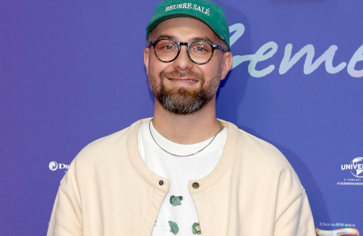 Mark Forster mit Cap und Brille