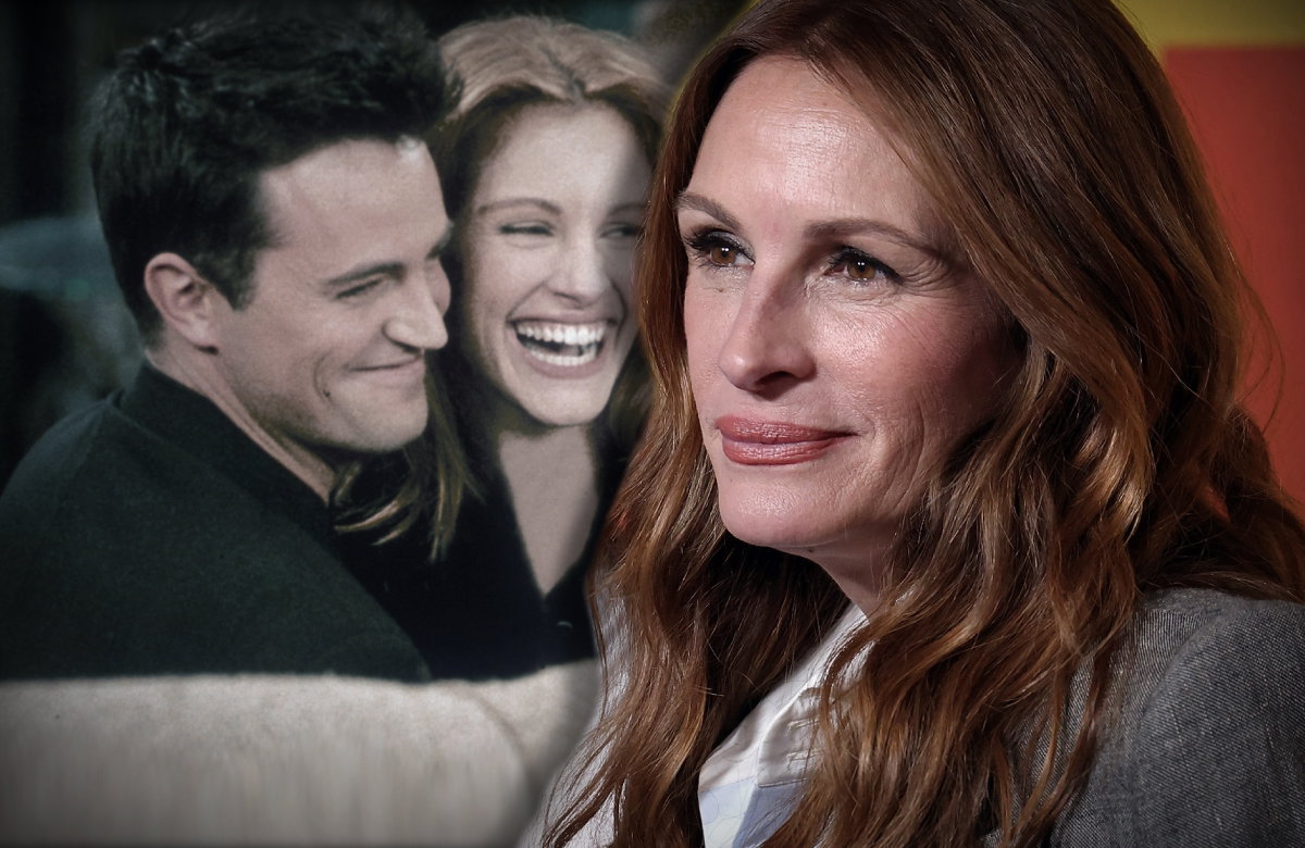 Julia Roberts lächelt leicht, im Hintergrund ein Bild von ihr und Matthew Perry am "Friends"-Set