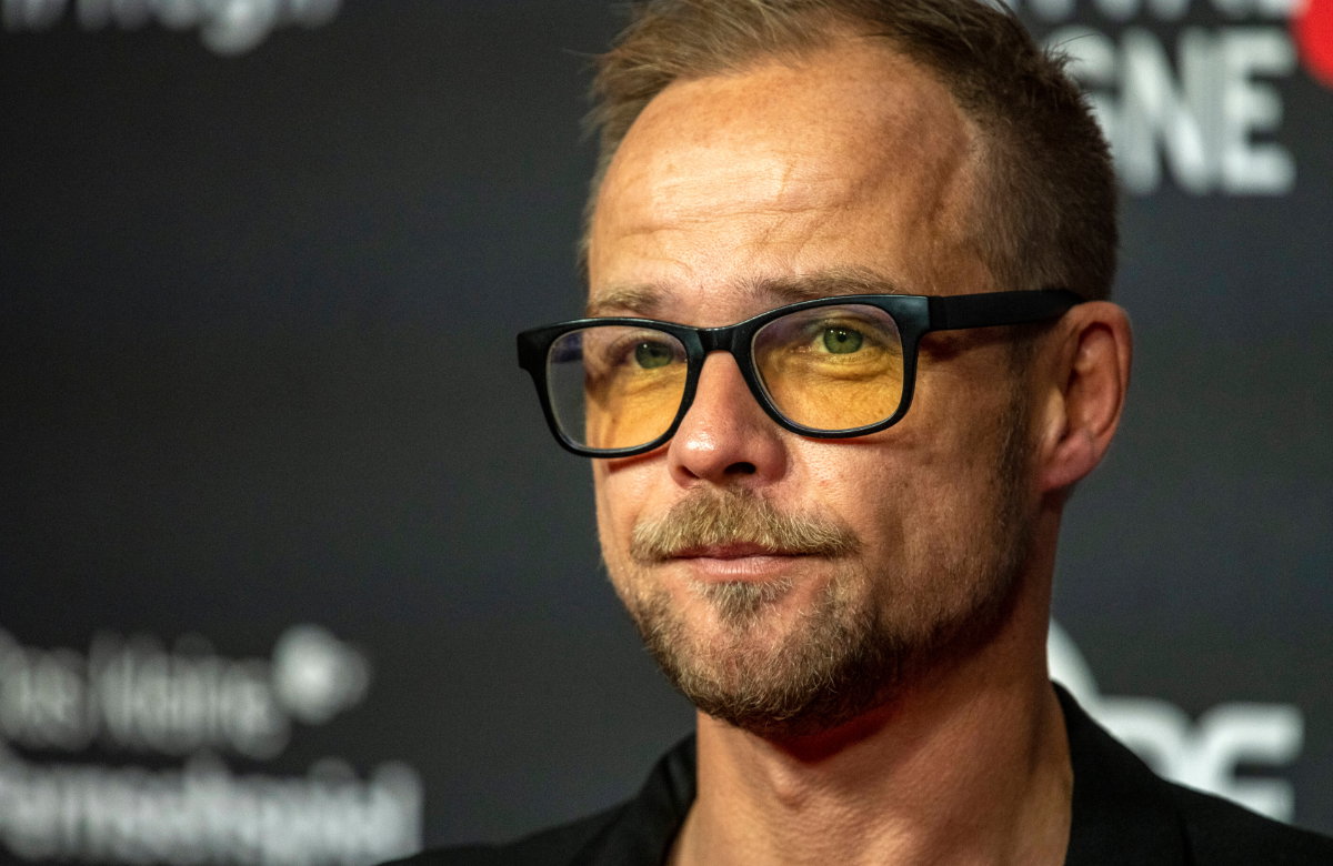 Krimi-Schauspieler Matthias Koeberlin mit Brille