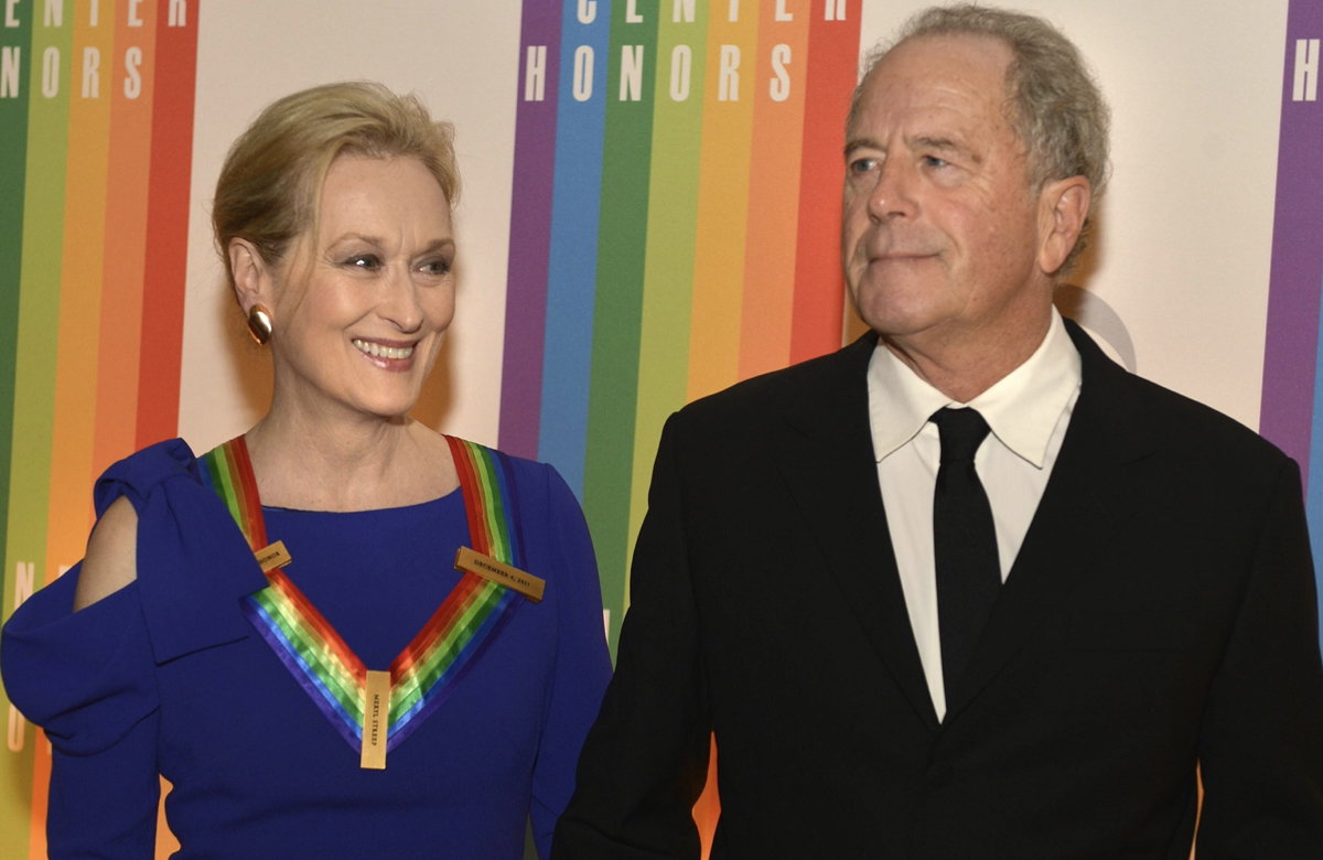 Meryl Streep und Don Gummer Hand in Hand.