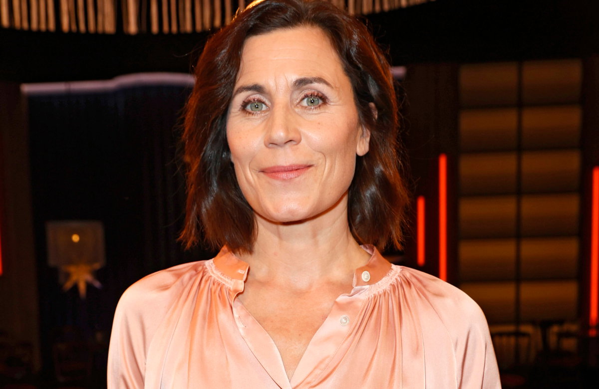 Nina Kunzendorf lächelt