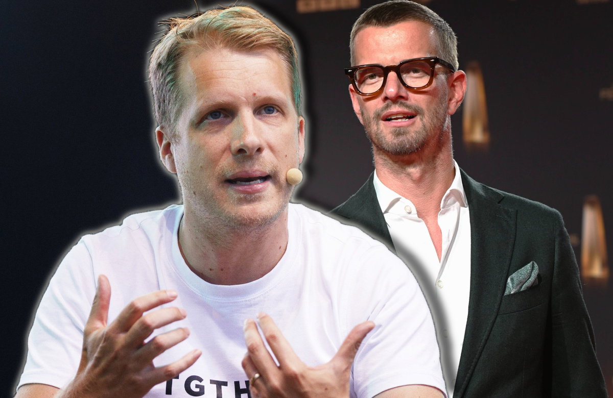 Oliver Pocher spricht angeregt, Joko Winterscheidt sieht sauer aus
