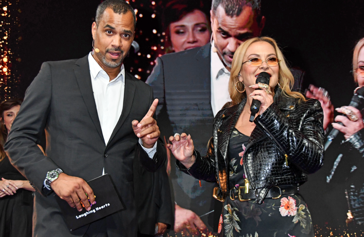 Patrice Bouédibéla und Anastacia auf der Bühne