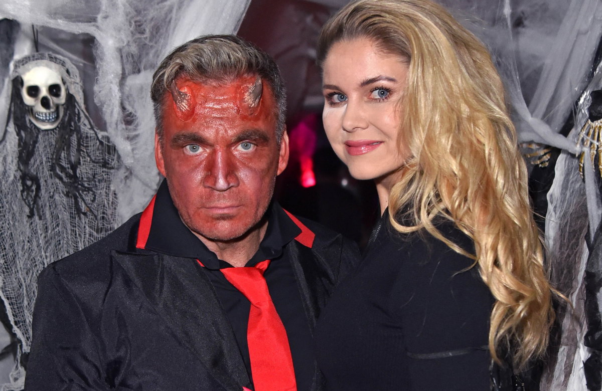 Peter Klein und Yvonne Woelke verkleidet auf einer Halloween-Party