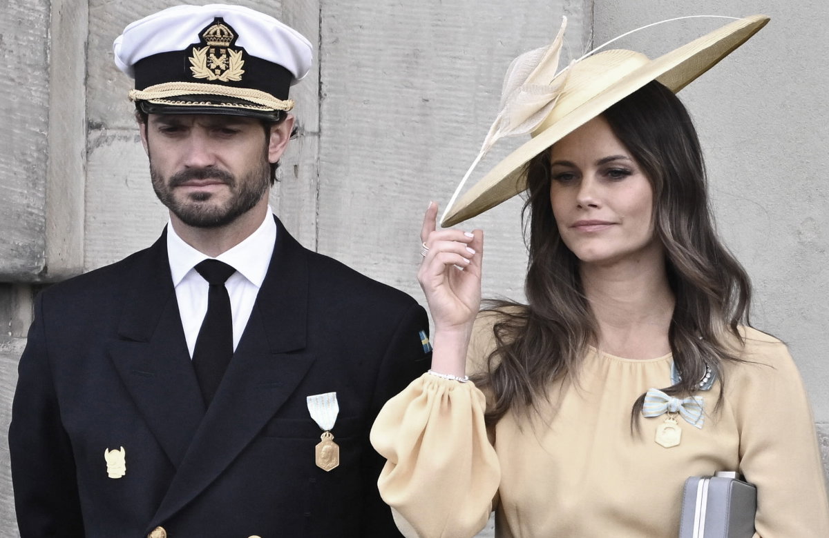 Prinz Carl Philip und Prinzessin Sofia von Schweden schauen ernst