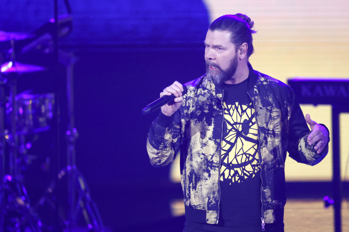 Rea Garvey singt auf der Bühne