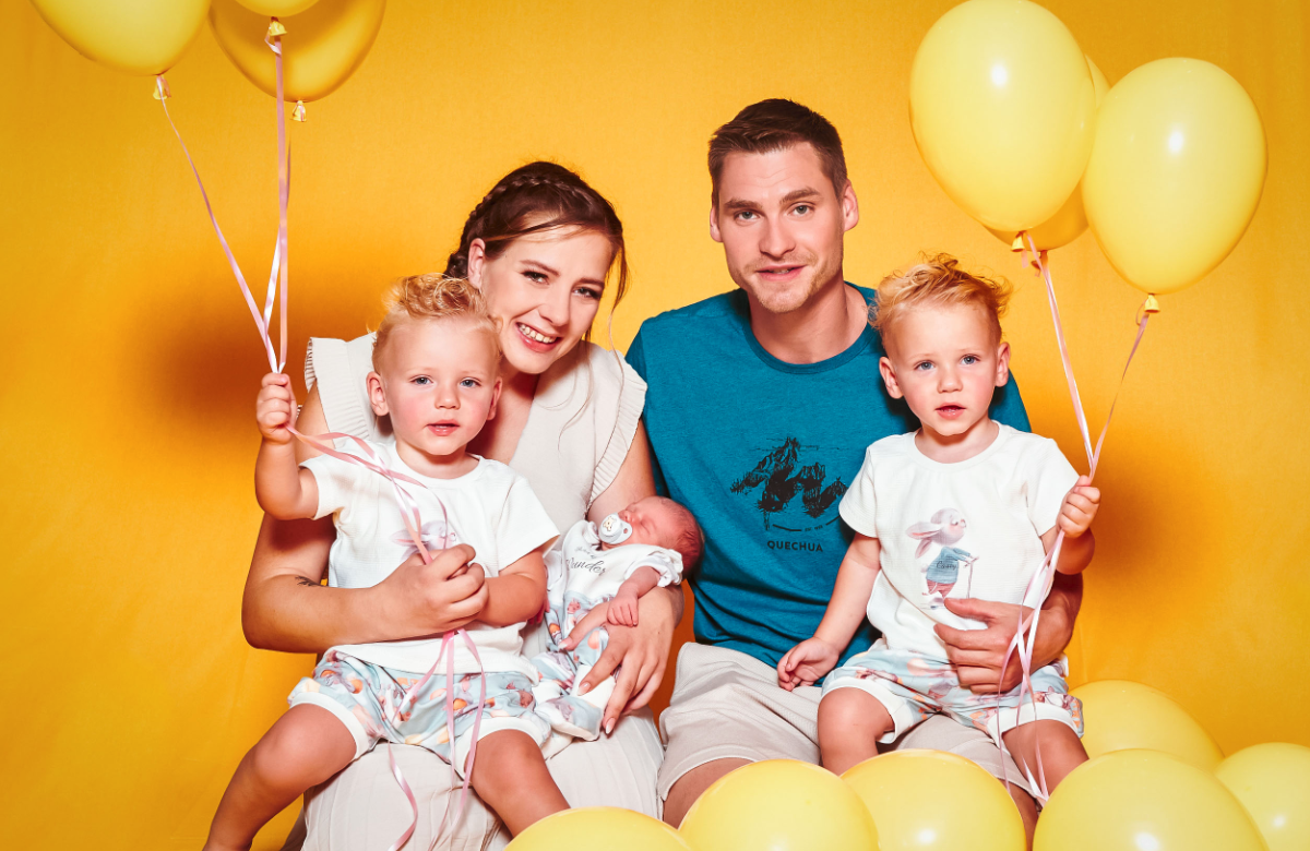 Sarafina Wollny und Peter mit den Zwillingen Emory und Casey sowie Baby