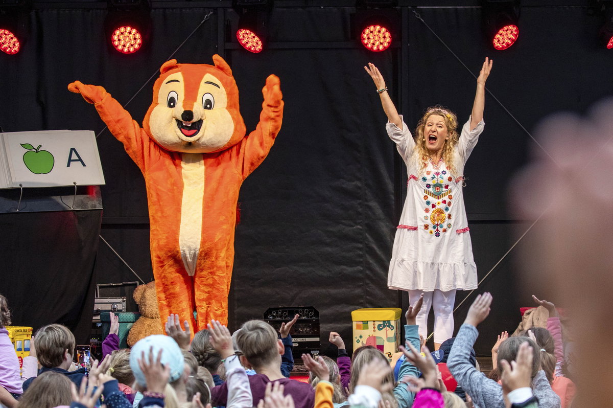 Simone Sommerland beim 1. Altenberger Festival unter den Dächern des Busbahnhofs im August 2023