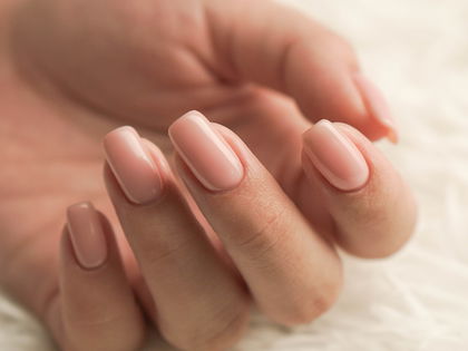 UV-Nagelfolien im Test: Perfekte Gel-Maniküre in 5 Minuten?
