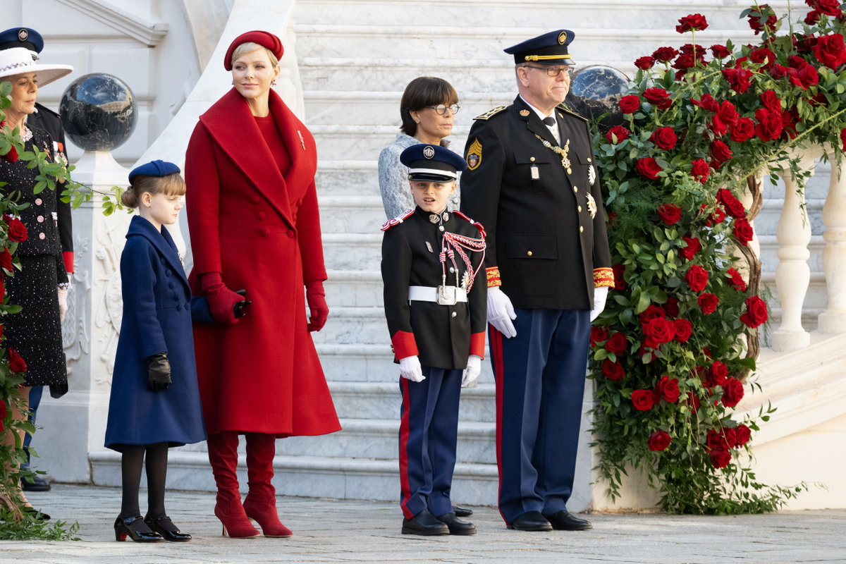 Charlene und Albert von Monaco mit ihren Zwillingen Gabriella und Jacques am Nationalfeiertag, 2023.