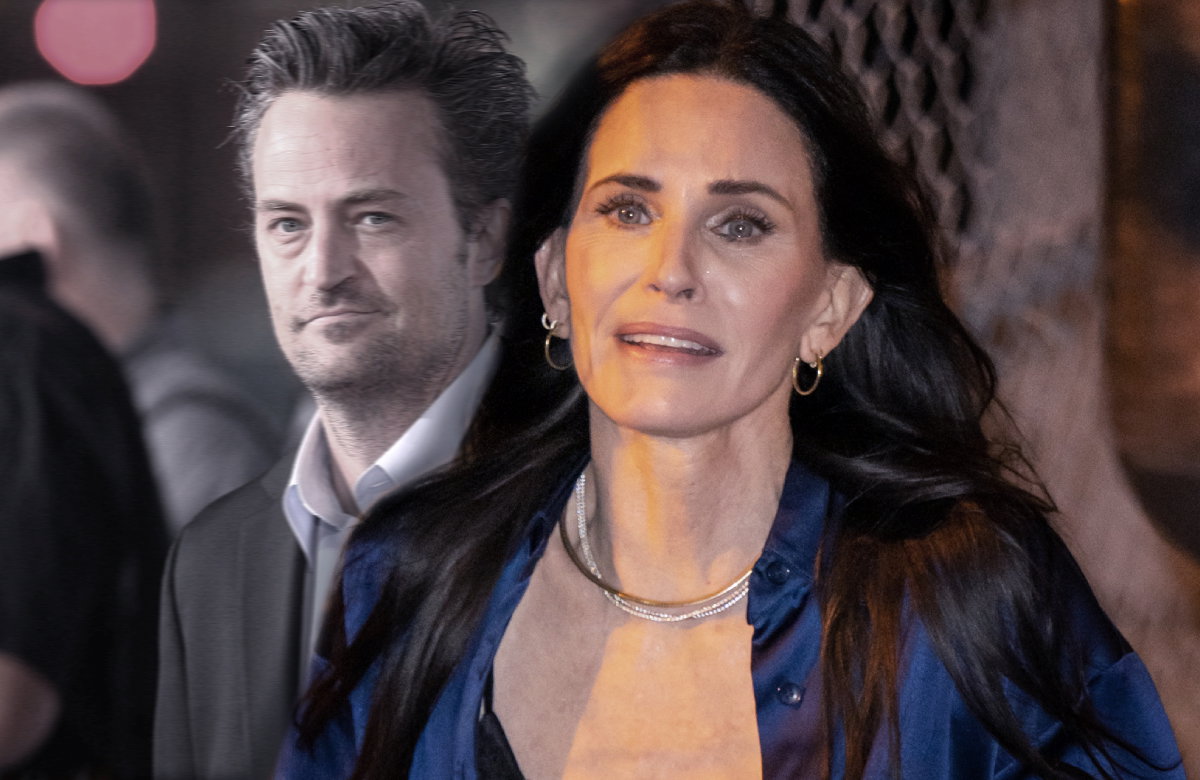 Courteney Cox sieht verzweifelt aus, Matthew Perry steht verblasst im Hintergrund