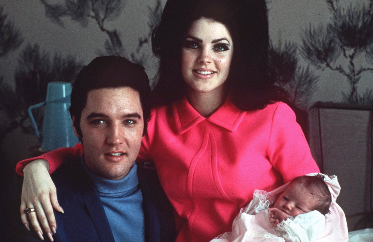 Elvis und Priscilla Presley mit Baby Lisa-Marie 1968