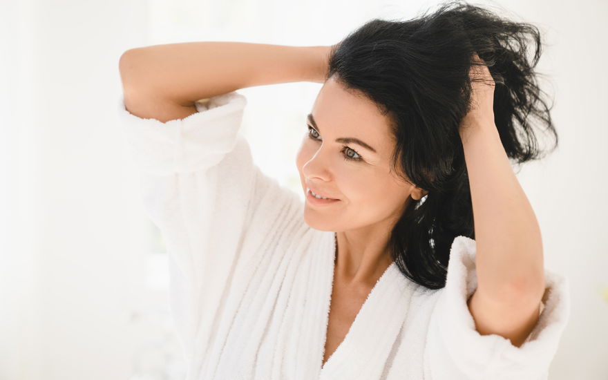 Frau mit Volumen-Haar
