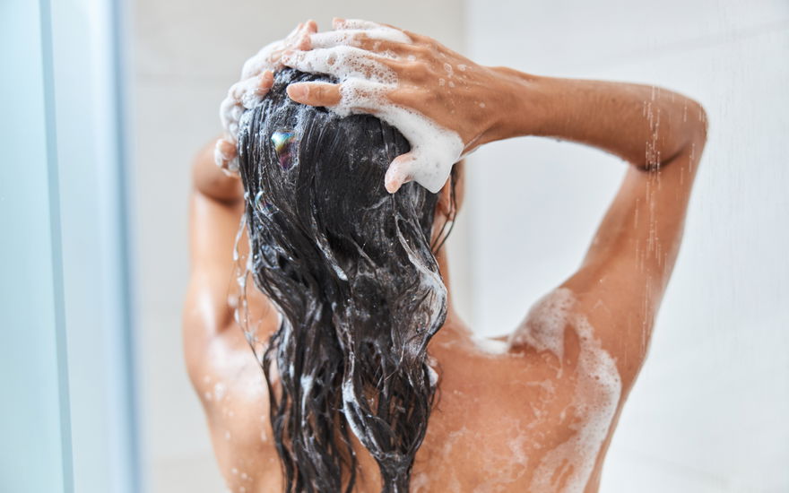 Frau Shampoo für trockene Haare