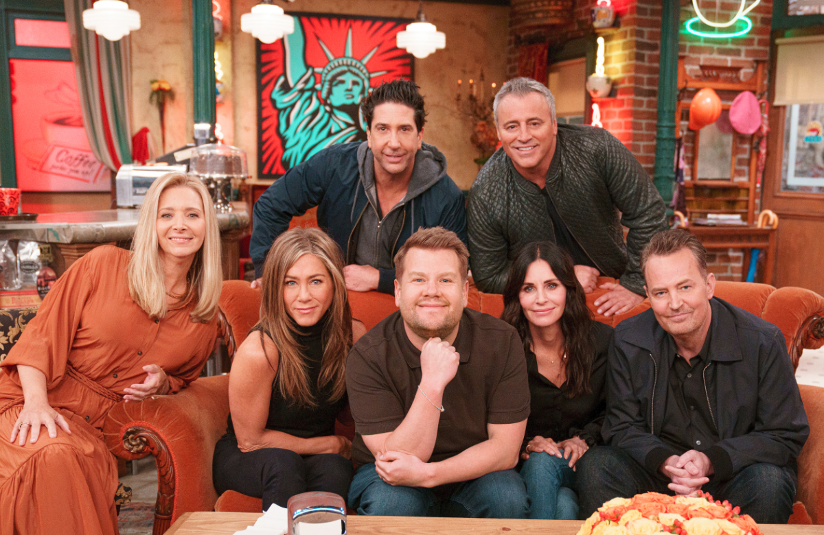 Lisa Kudrow, Jennifer Aniston, Courtney Cox, David Schwimmer, Matt LeBlanc und Matthew Perry treffen 2021 James Corden für das "Friends Reunion Special"