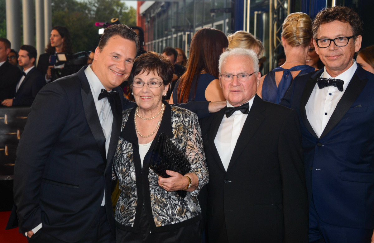 Guido Maria Kretscher mit seiner Mutter, Vater & Ehemann, 2014