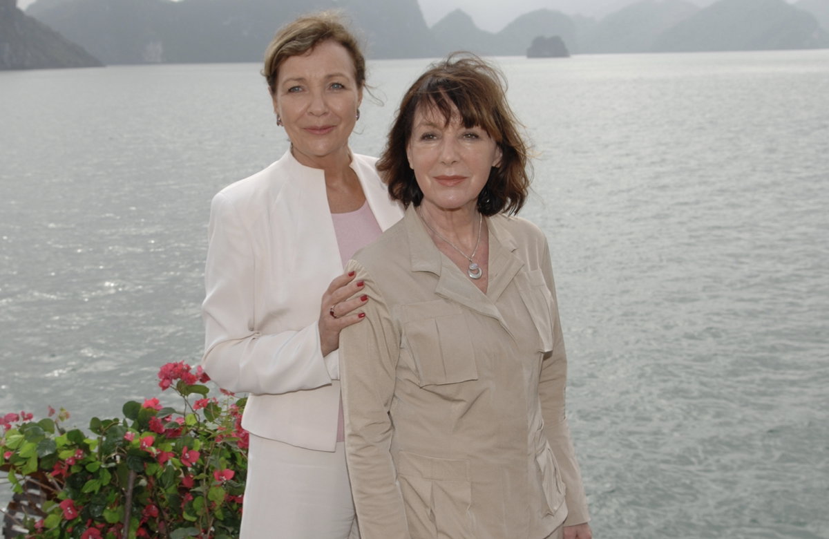 Heideline Weis und Gila von Weitershause auf dem "Traumschiff"