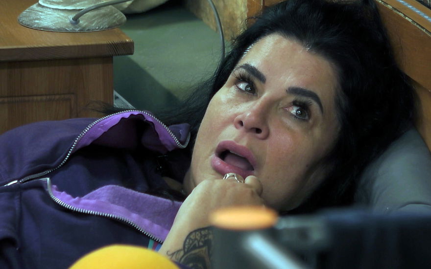 Iris Klein guckt erstaunt bei "Promi Big Brother"