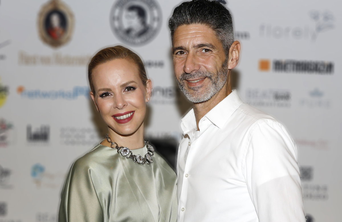 Isabel Edvardsson und Marcus Weiß lächeln