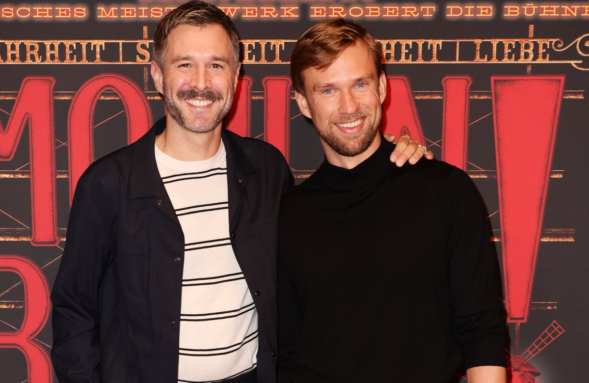 Jochen Schopp mit Ehemann Norman Kuehle beim "Moulin Rouge"-Musical in Köln