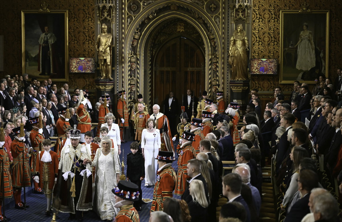 König Charles III. und Königin Camilla bei der Parlamentseröffnung 2023.