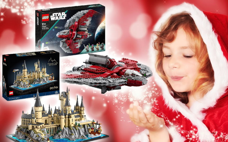 Mädchen in Weihnachtskostüm und zwei Lego Sets