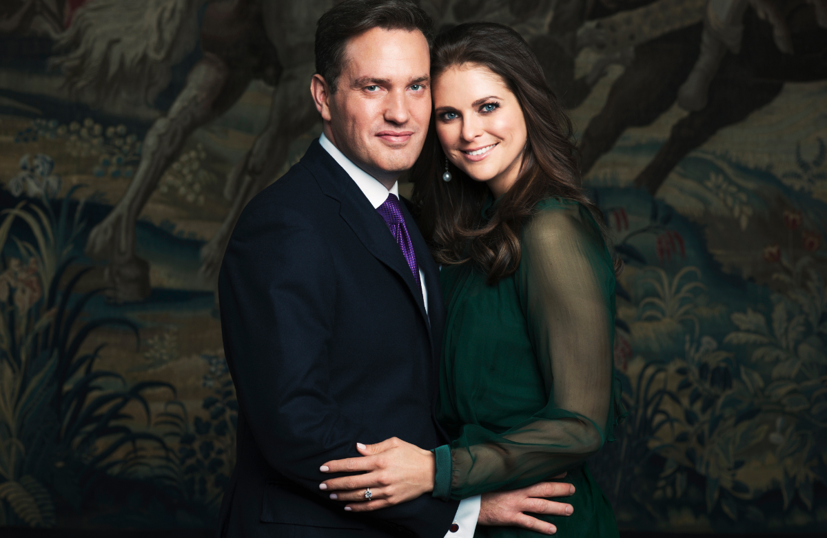 Prinzessin Madeleine von Schweden und Chris O'Neill umarmen sich und lächeln