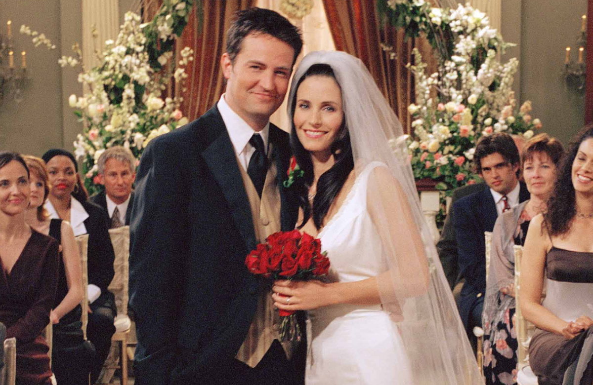 Matthew Perry als Chandler Bing und Courteney Cox als Monica Geller heiraten bei Friends