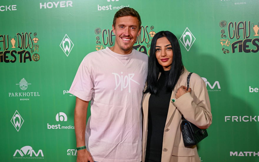 Max Kruse mit Ehefrau Dilara Kruse bei Werder Bremen