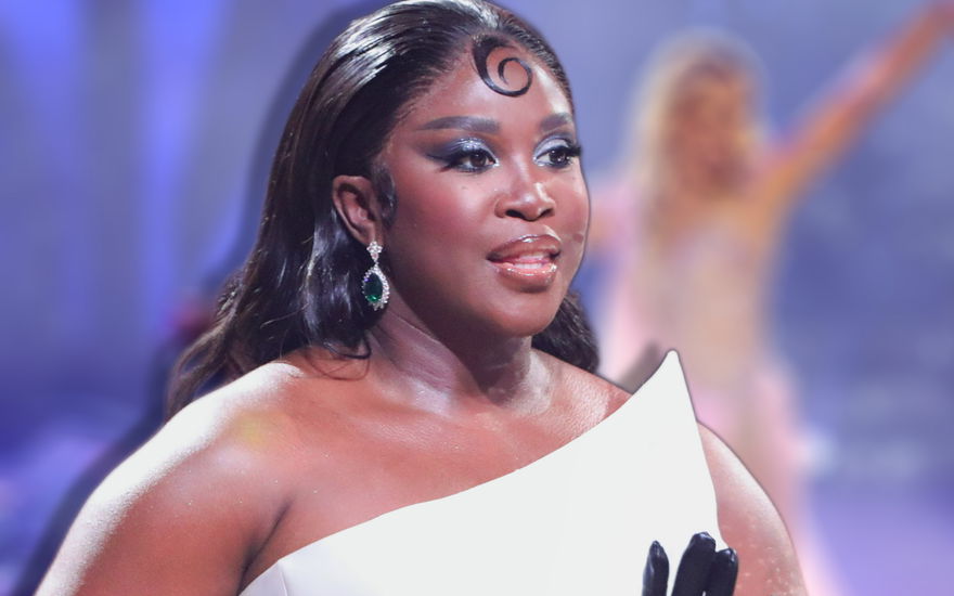 Motsi Mabuse sieht angespannt aus, im Hintergrund ein verschwommenes Bild von Isabel Edvardsson